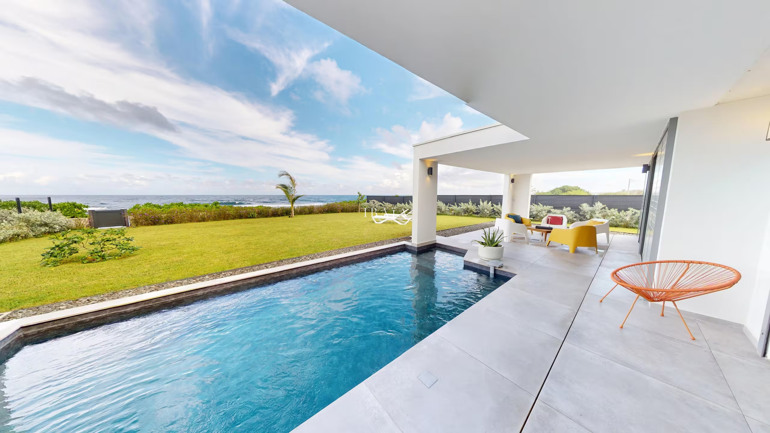 Villa Orius 5 étoiles en front de mer avec piscine privée face à l'océan au Moule Guadeloupe